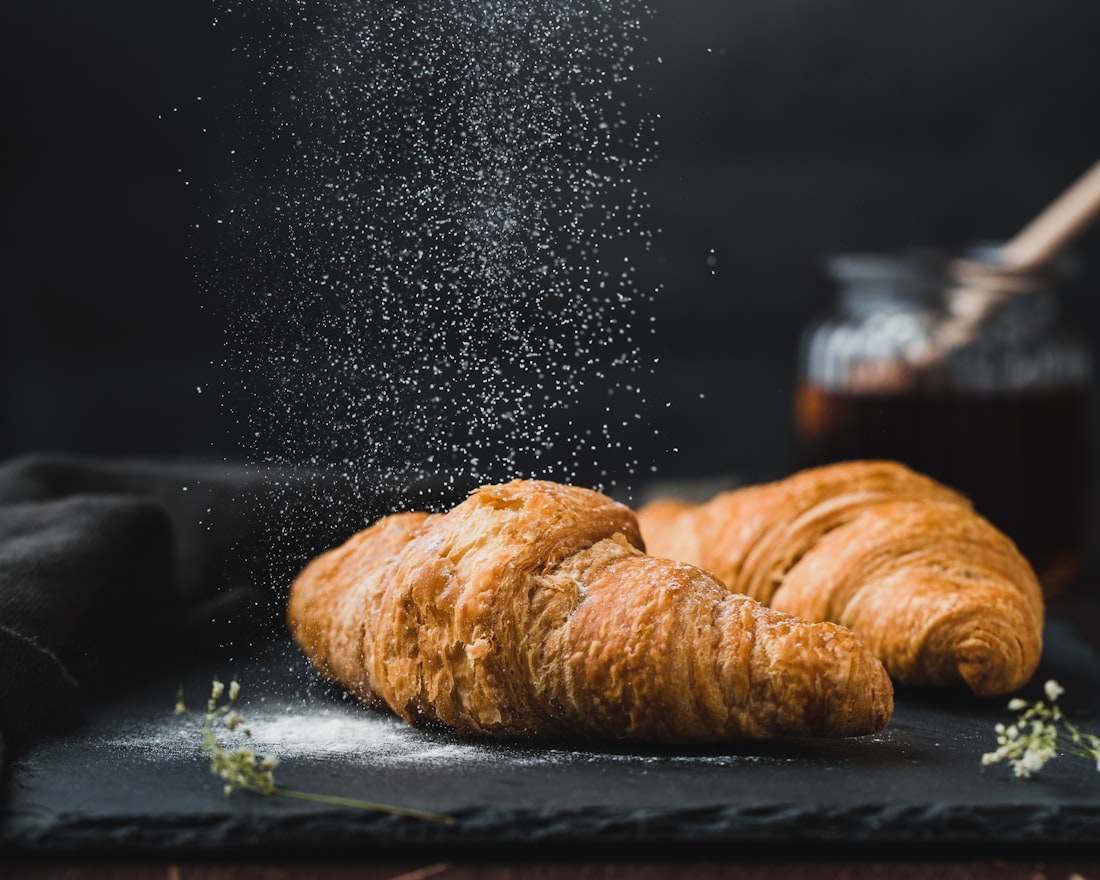 Croissants under falling sugar